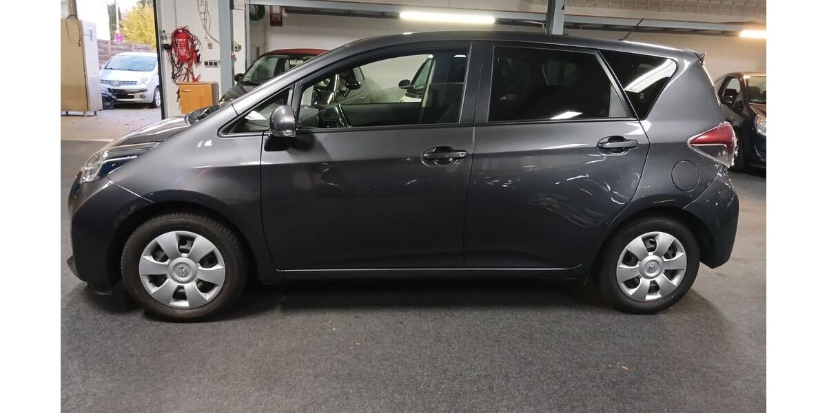 Toyota Verso-S 72.318 km 11.800 &euro; Rüsselsheim 65428