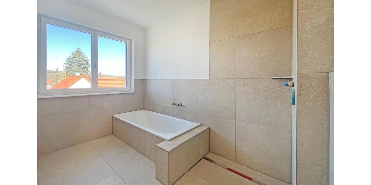 Dachgeschoßwohnung Neumarkt in der Oberpfalz Altenhof - 3 Zimmer, 84 m&sup2;, 1.150&euro; | Angebot:26350214