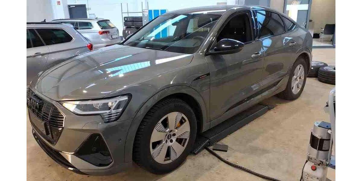 Audi e-tron 59.705 km 32.990 &euro; Hamburg 22047