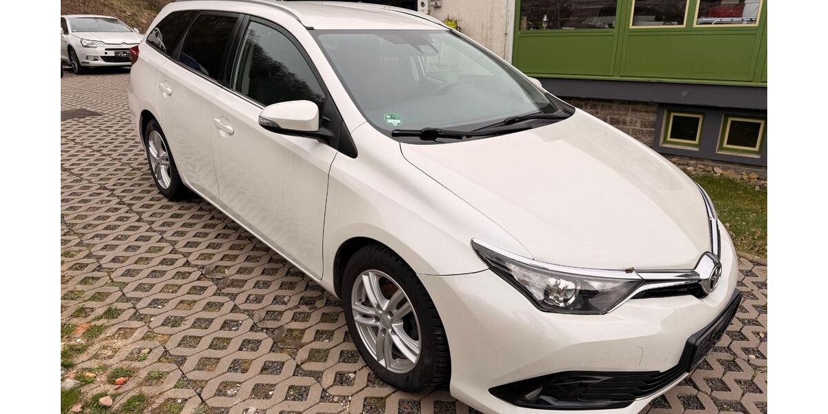 Toyota Auris 121.000 km 10.990 &euro; Westerburg 56457