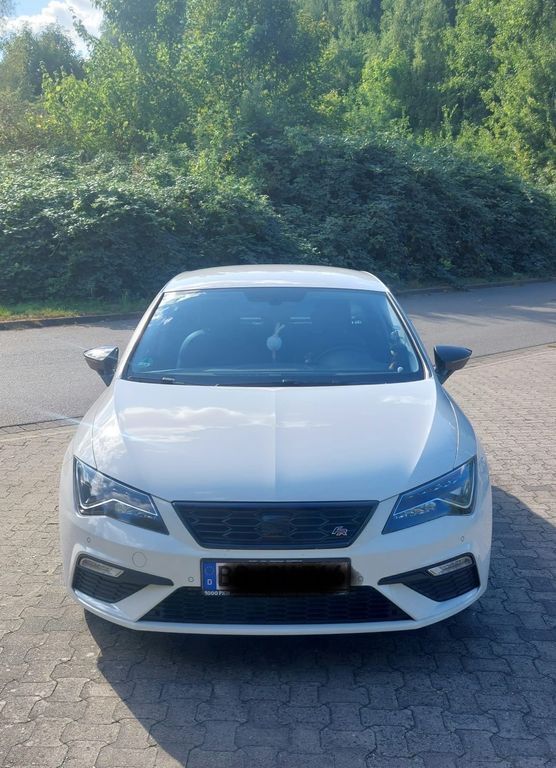Seat Leon 97.000 km 13.900 € Braunschweig 38124
