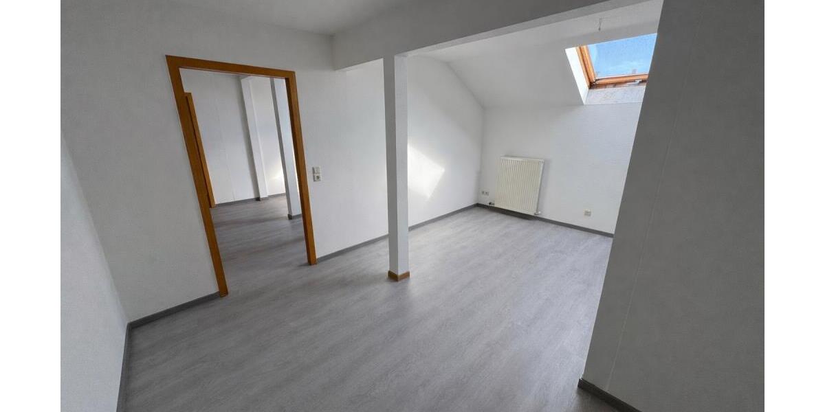 Barrierearmes Wohnen Dachterrasse und Aufzug: 2-Raum Wohnung in der Geraer Innenstadt - Dachgeschoßwohnung Gera Ostviertel | Angebot:26335256