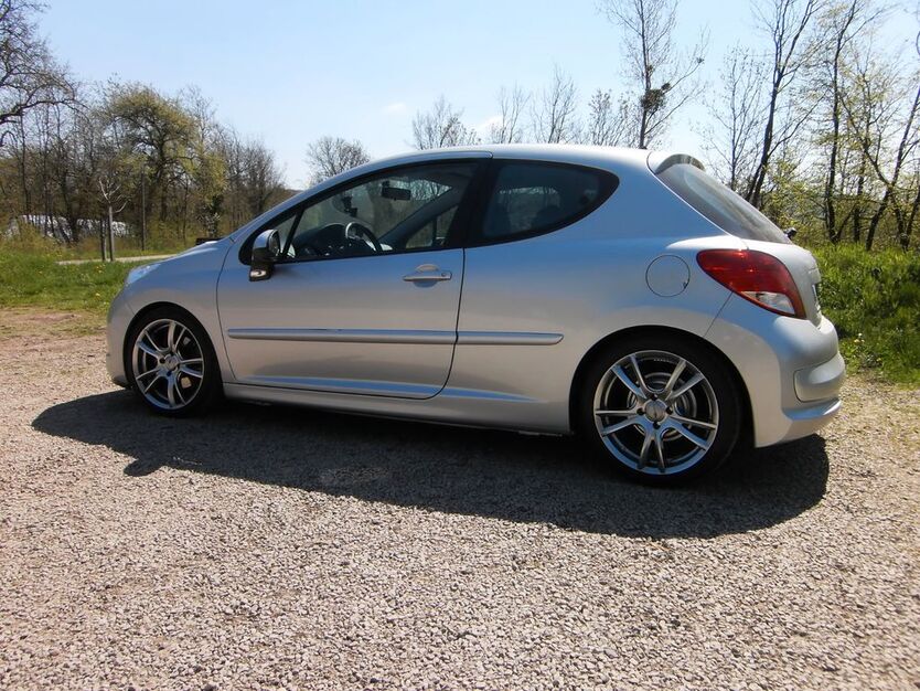 Peugeot 207 99.600 km 6.300 € Lebach 66822