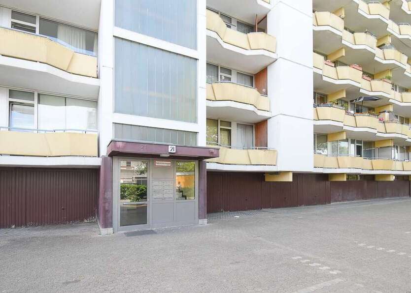 Wohnung zum Kaufen in Köln 82.900 € 27.14 m²