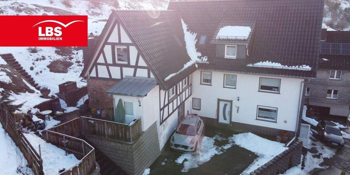 Mehrfamilienhaus, Wohnhaus Bad Berleburg Girkhausen - 9 Zimmer, 249 m&sup2;, 229.000&euro; | Angebot:25776193