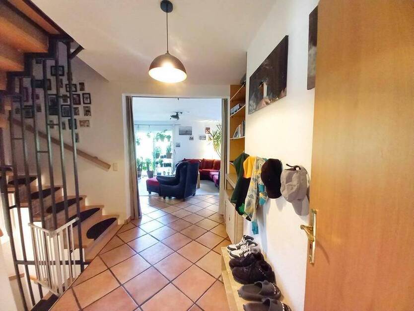 CITYHOUSE: Moderne Doppelhaushälfte mit großem Garten, Hobbyraum Souterrain, Keller, Terrasse