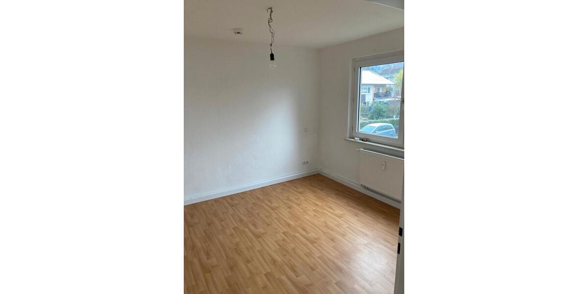 Schöne 3-Zimmer Wohnung mit Balkon und modernisiertem Badezimmer zu vermieten 3 zimmer