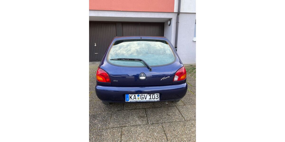 Ford Fiesta 93.000 km 1.300 &euro; Bretten 75015