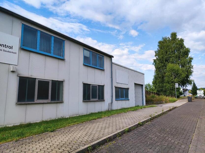 Vermietung: Industriehalle mit ca. 250m² in zentraler Lage