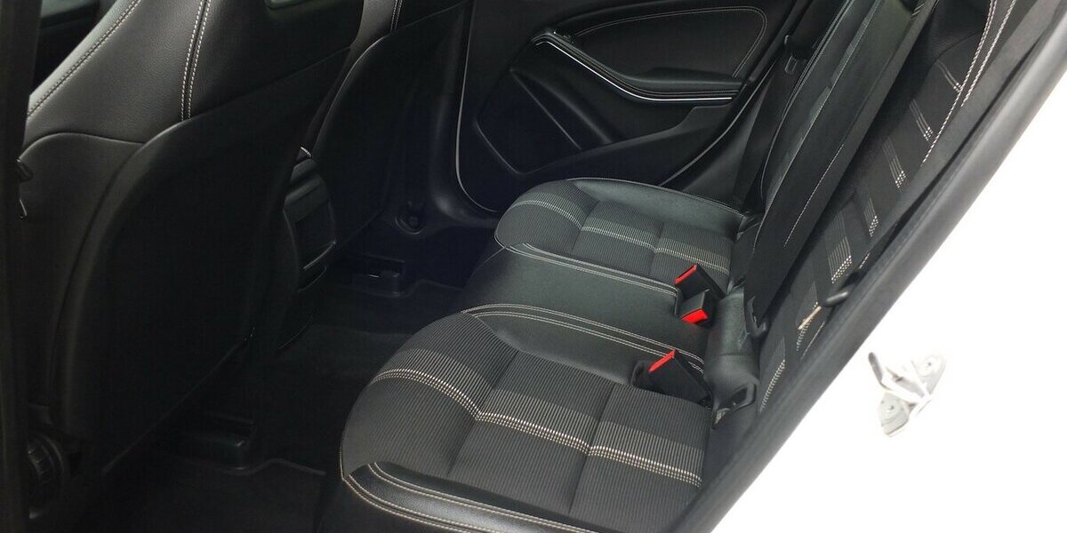 Mercedes-Benz GLA 180 PANORAMADACH LED NAVI AHK 18 Zoll LMF PTS 61.968 km 18.908 &euro; Köln 50858