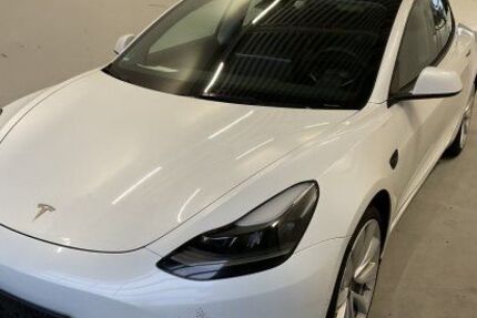 Tesla Model 3 85.216 km 25.585 € Augsburg 86156