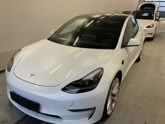Tesla Model 3 85.216 km 25.585 € Augsburg 86156