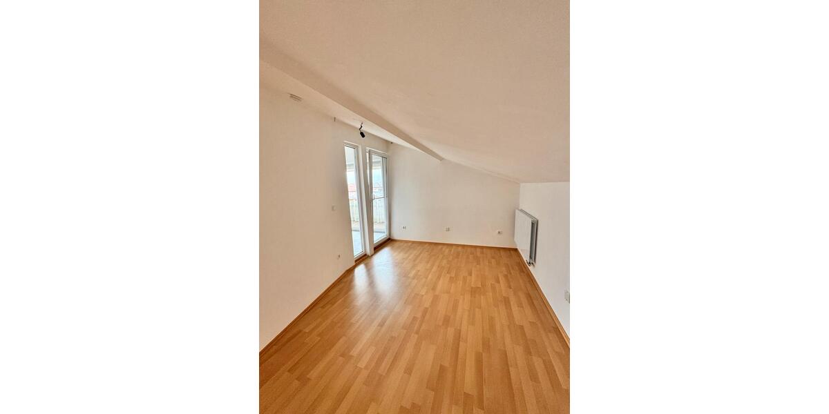 Dachgeschoßwohnung Erding - 4 Zimmer, 142 m&sup2;, 1.400&euro; | Angebot:26026745
