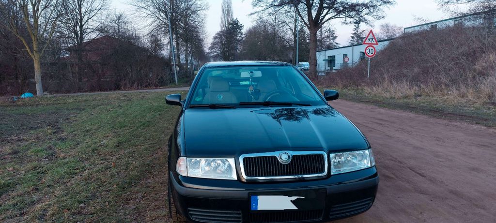 Skoda Octavia 208.800 km 3.900 &euro; Nienburg 31582