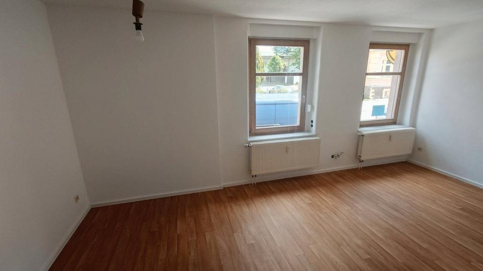 Erdgeschoßwohnung Hohenstein-Ernstthal Ernstthal - 2.5 Zimmer, 62 m&sup2;, 300&euro; | Angebot:26679894