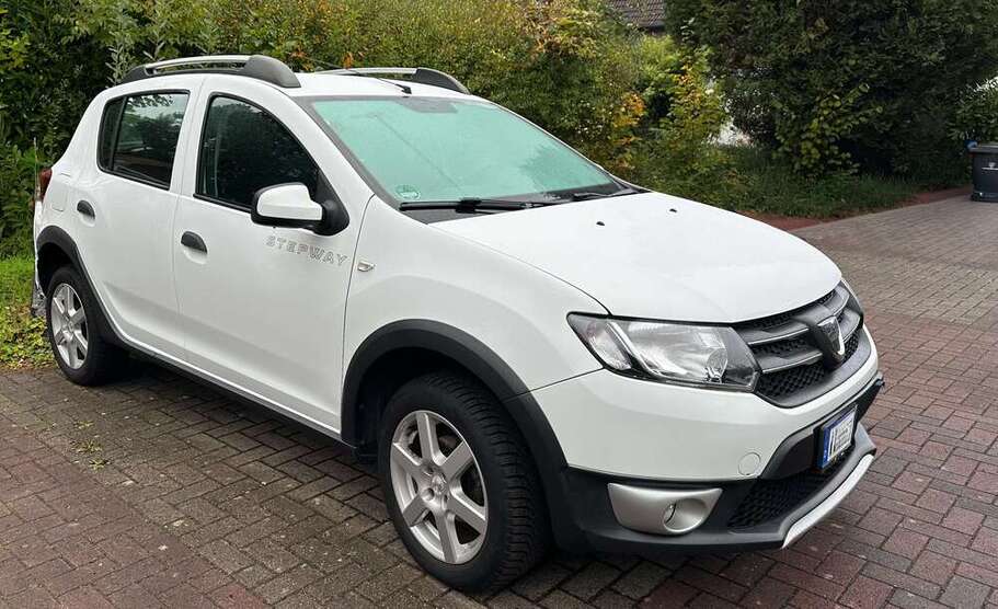Dacia Sandero 68.100 km 5.999 € Hamburg 22529
