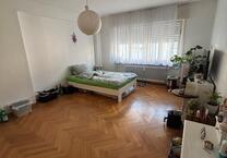 Großes teilmöbliertes Zimmer in Ruhiger & großzügiger FRAUEN WG