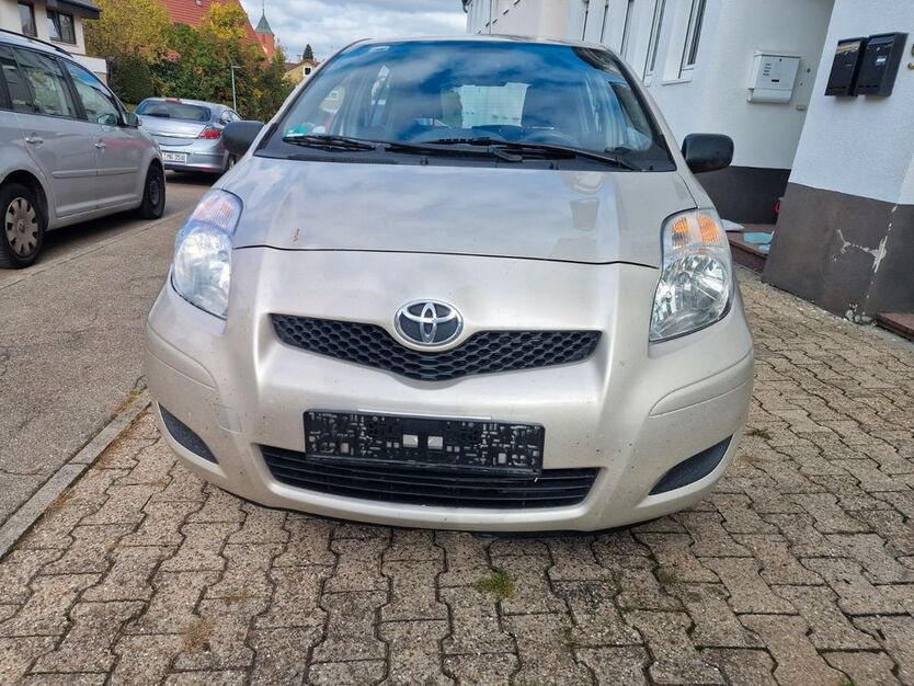 Toyota Yaris 125.813 km 2.199 € Trossingen 78647