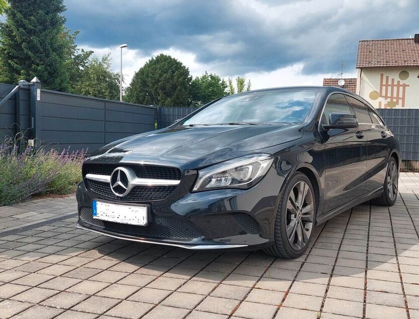 CLA 220 Shooting Brake