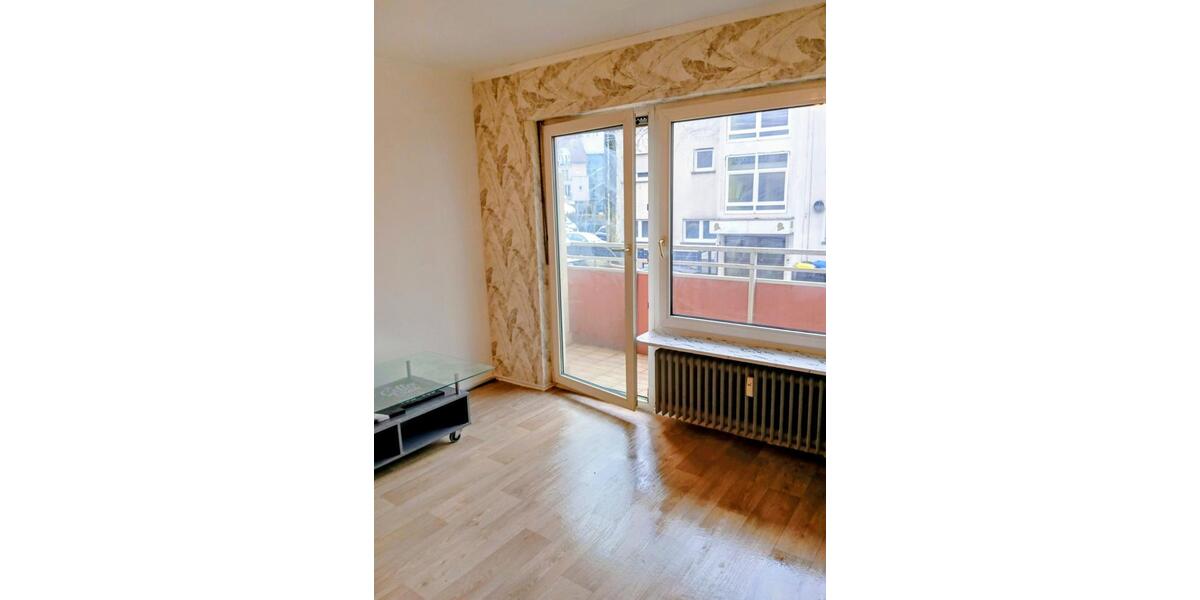 Zimmer-Appartement mit Balkon über die gesamte Breite. 1 zimmer