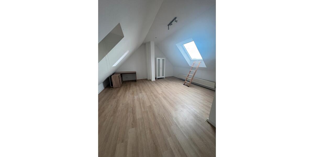 Reihenhaus Ludwigshafen am Rhein Rheingönheim - 11 Zimmer, 245 m&sup2;, 2.900&euro; | Angebot:25980402