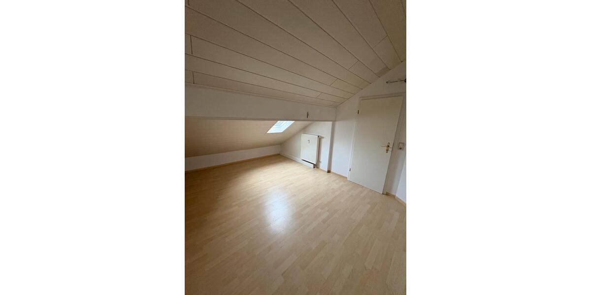 Dachgeschoßwohnung Garching an der Alz - 3.5 Zimmer, 88 m&sup2;, 800&euro; | Angebot:26375361