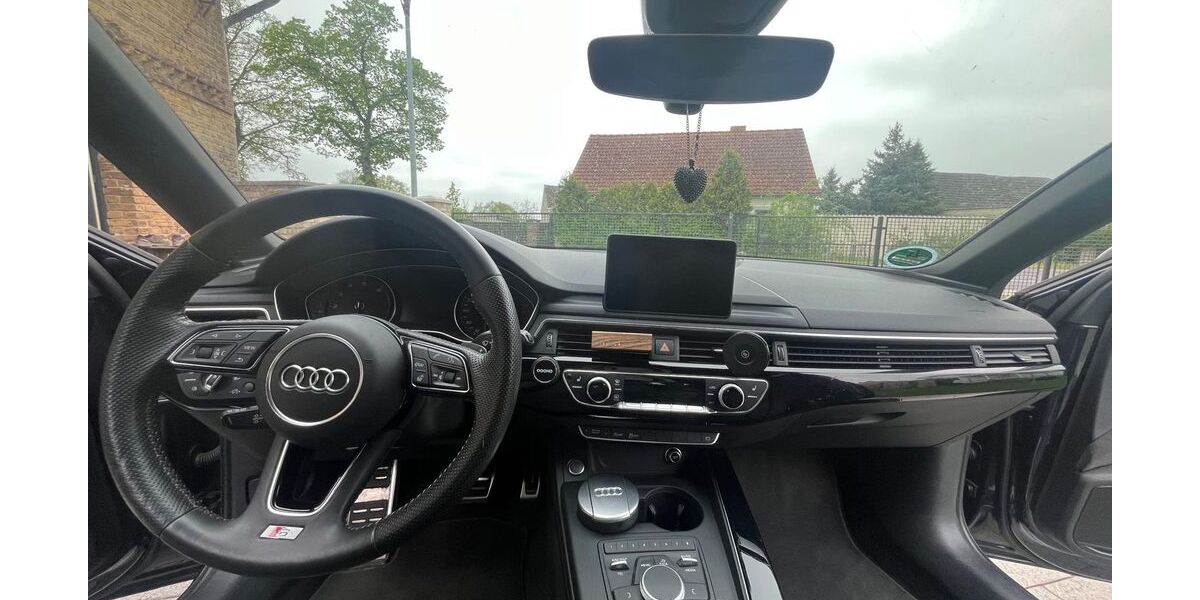 Audi A4 89.400 km 22.999 &euro; Schönefeld 12529