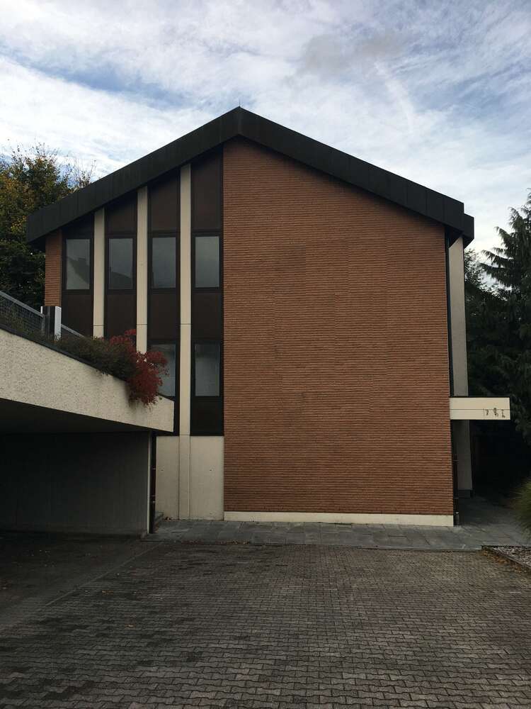 Büro in Uhingen 1.750 € 467 m²