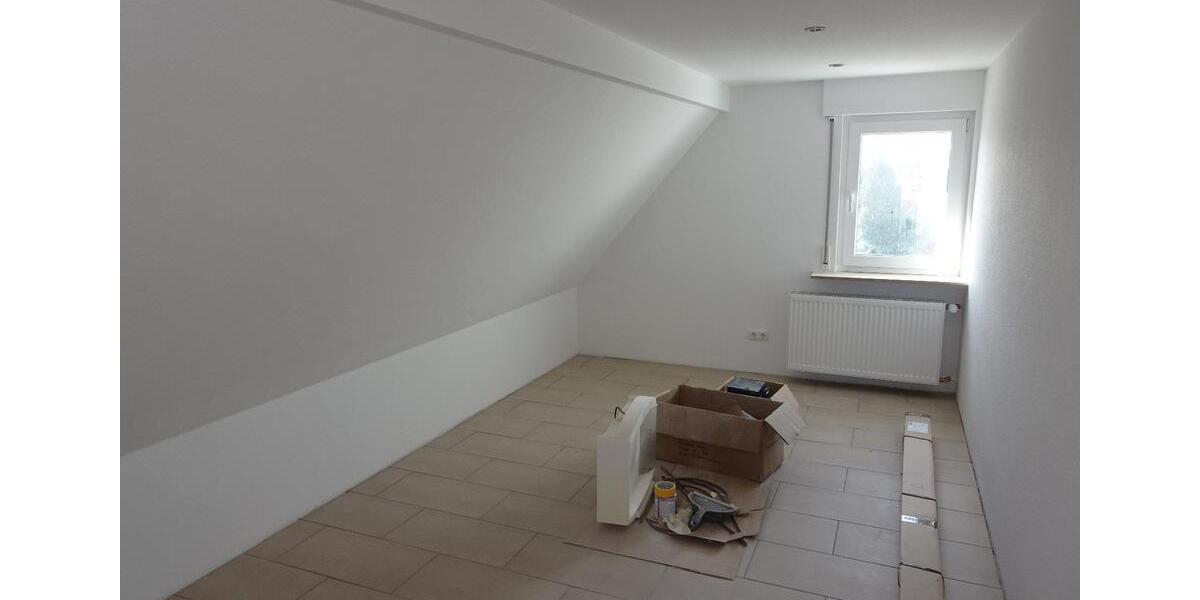 Dachgeschoßwohnung Langenselbold - 4 Zimmer, 80 m&sup2;, 700&euro; | Angebot:26045052