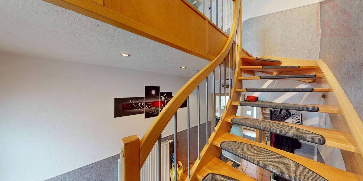 Reihenmittelhaus Schiffweiler Heiligenwald - 8 Zimmer, 145 m&sup2;, 229.000&euro; | Angebot:26908864