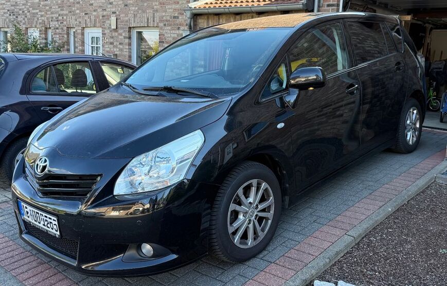 Toyota Verso 188.000 km 7.500 € Aachen 52066