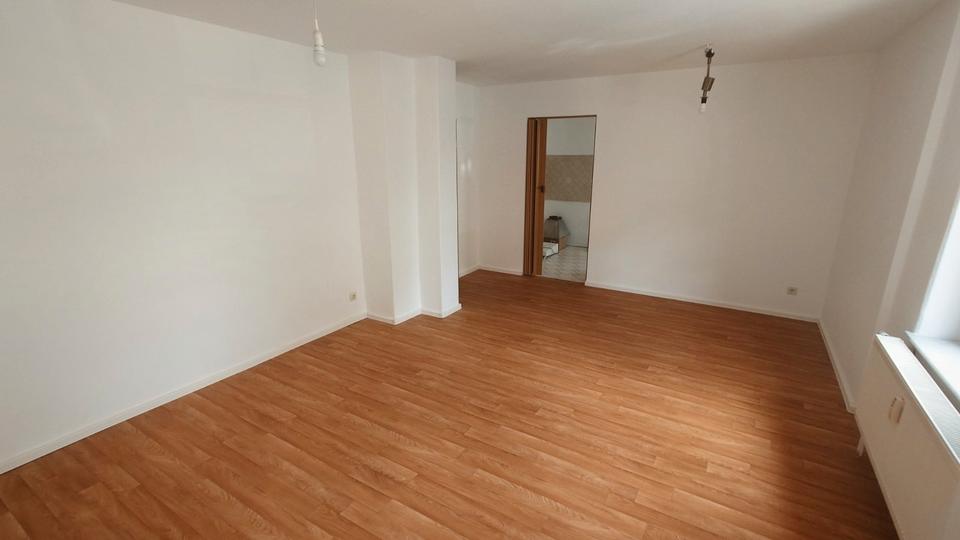 Erdgeschoßwohnung Hohenstein-Ernstthal Ernstthal - 2.5 Zimmer, 62 m&sup2;, 300&euro; | Angebot:26679894