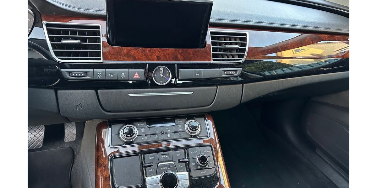 Audi A8 198.000 km 15.900 &euro; Bremen 28217