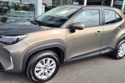 Toyota Yaris 20.000 km 21.750 &euro; Perlesreut 94157