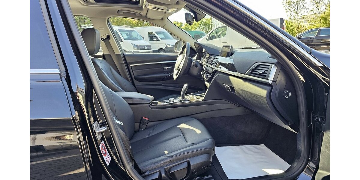 BMW 320d Luxury Line LEDER NAVI LED RFK AUS 1.HAND 53.750 km 22.990 &euro; Löhne 32584