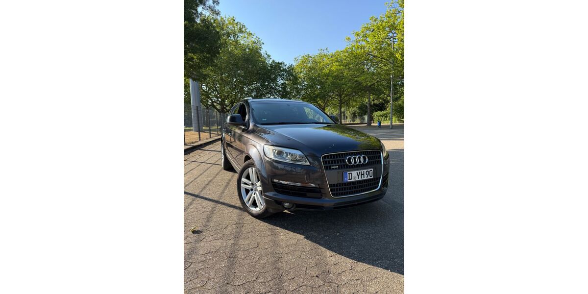 Audi Q7 268.600 km 9.500 &euro; Düsseldorf 40229