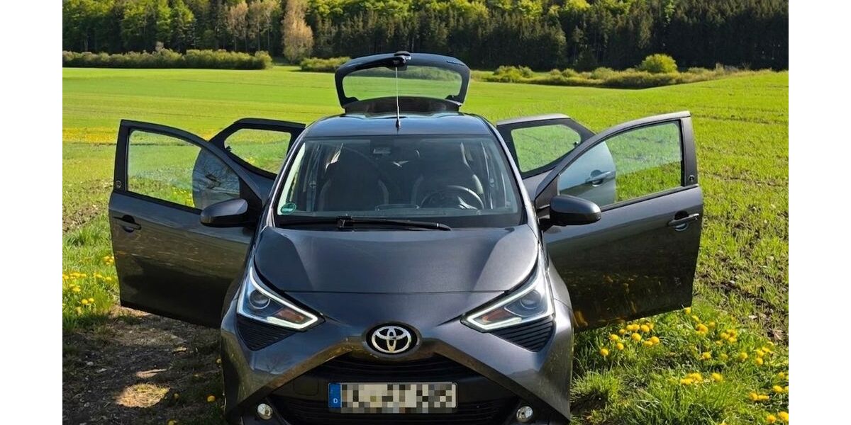Toyota Aygo (X) 23.500 km 11.700 &euro; Burladingen 72393