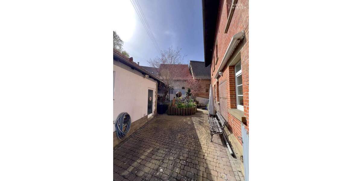 Historische Immobilie im Schweizer Stil: Saniertes Dreifamilienhaus mit Garten & Garage 8 zimmer