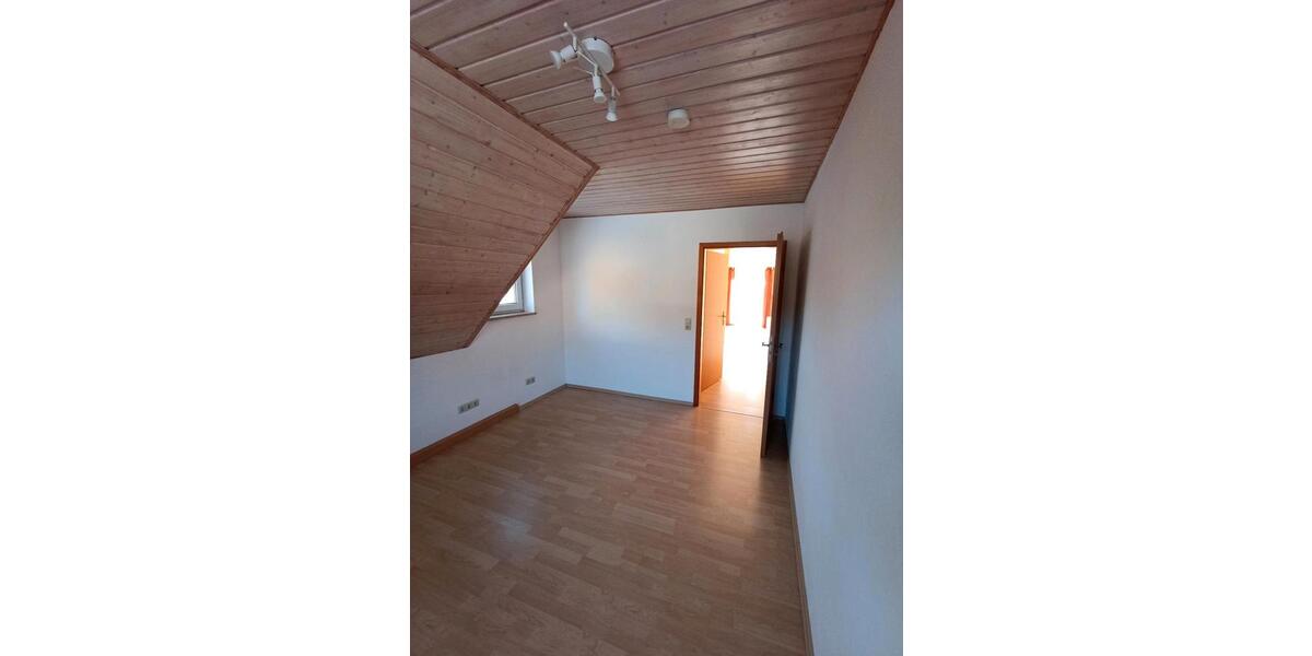 Dachgeschoßwohnung Bad Staffelstein - 3 Zimmer, 70 m&sup2;, 450&euro; | Angebot:25332307