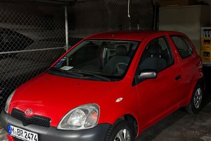 Toyota Yaris 156.000 km 1.900 € München 81243