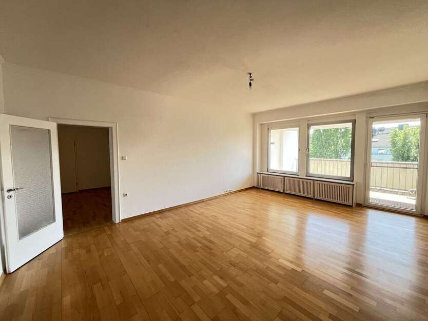Wohnung zum Kaufen in Düsseldorf 549.000 € 114.93 m²