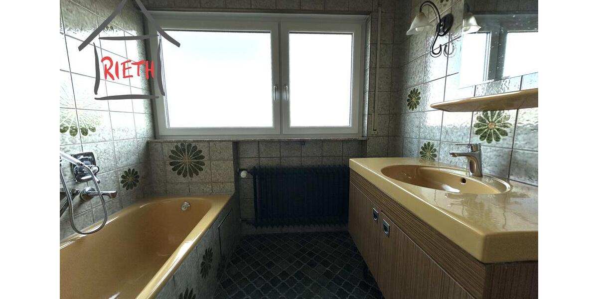 * Reiheneckhaus in toller Randlage von Schlösslesfeld * 6 zimmer