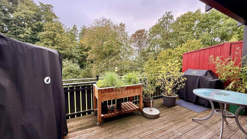 *VERKAUFT* Modernes Blockhaus-Idyllisch gelegene Doppelhaushälfte mit Büroräumen & Traumgarten 6 zimmer