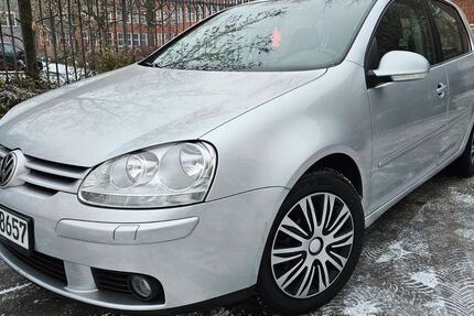 VW Golf 182.000 km 2.700 &euro; Berlin 13353
