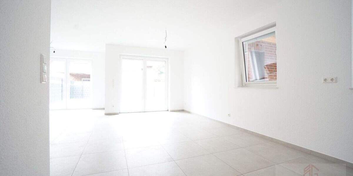 IMMOBILIEN GUMNIOR präsentiert: neuwertige Doppelhaushälfte in Emsbüren mit Garten und Carport 4 zimmer