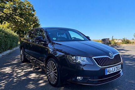 Skoda Superb 166.000 km 11.999 &euro; Würzburg 97078
