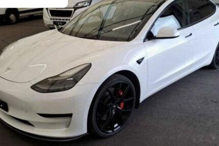 Tesla Model 3 86.489 km 27.950 &euro; Steinbach-Hallenberg OT Herges-Hallenberg 98587