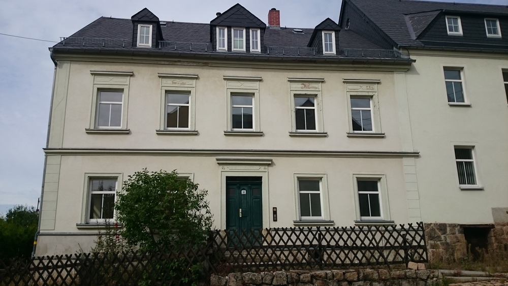 Drei-Zimmer-Dachwohnung in ruhiger Lage mit guter Fernsicht - Etagenwohnung Lauter-Bernsbach Bernsbach | Angebot:14517910