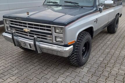 Chevrolet Suburban 77.000 km 10.999 € Offingen 89362