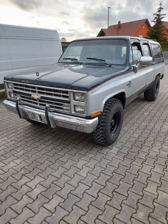 Chevrolet Suburban 77.000 km 10.999 € Offingen 89362